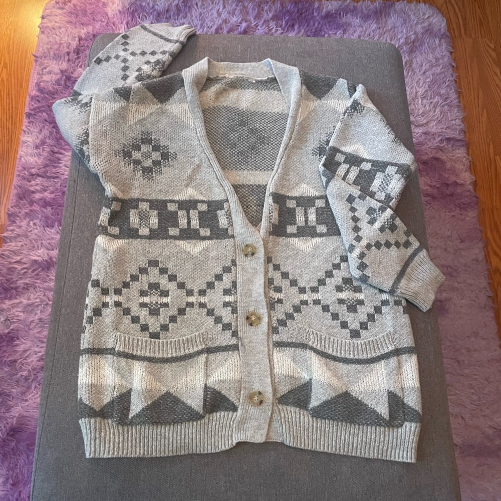Gray and Cream Geometric Cardigan